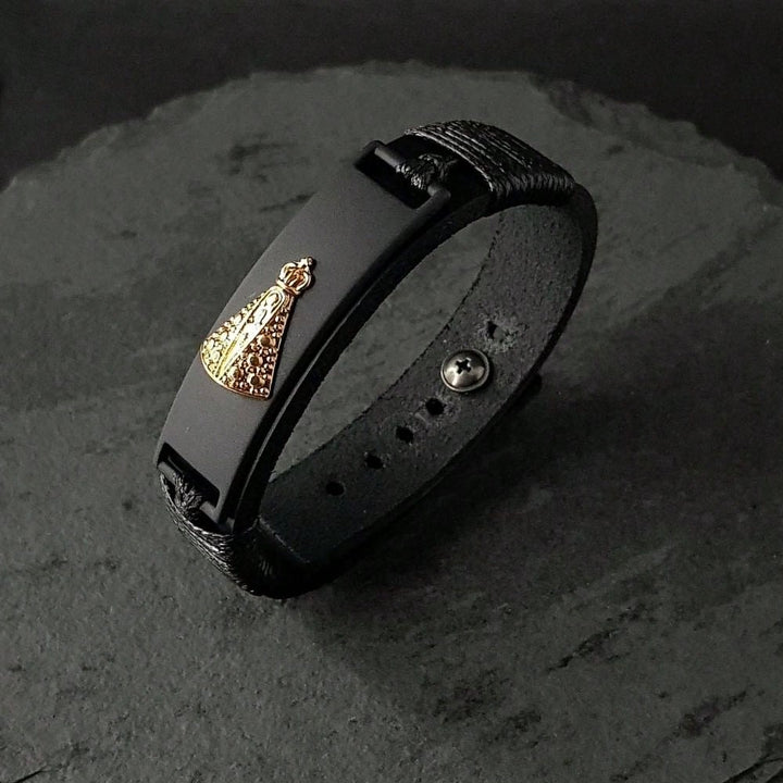 Pulseira Masculina em Couro Legitimo com Pingente de Nossa Senhora Aparecida Banhado a Ouro 18K 