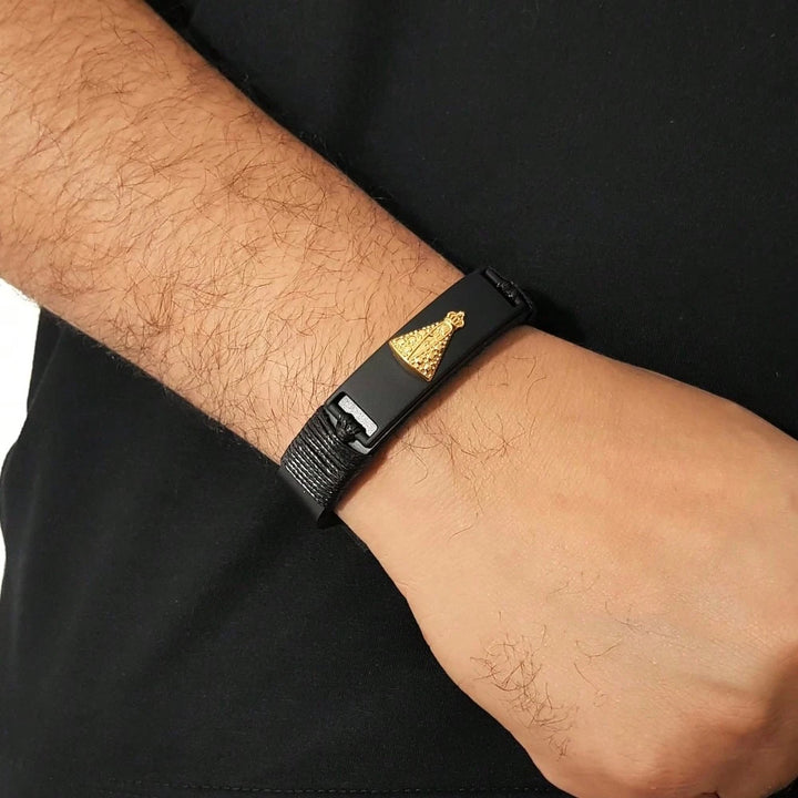 Pulseira Masculina em Couro Legitimo com Pingente de Nossa Senhora Aparecida Banhado a Ouro 18K 