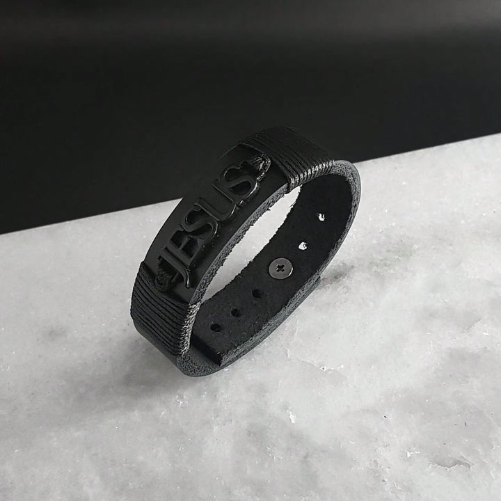 Pulseira Masculina em Couro Nome Jesus Ajustável