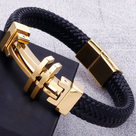 Pulseira de Couro Masculina com Acabamento Dourado