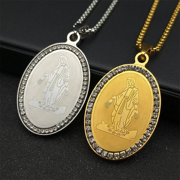 Colar Medalha Nossa Senhora das Graças Banhado a Ouro 18K Cravejado com Cristais de Zircônia