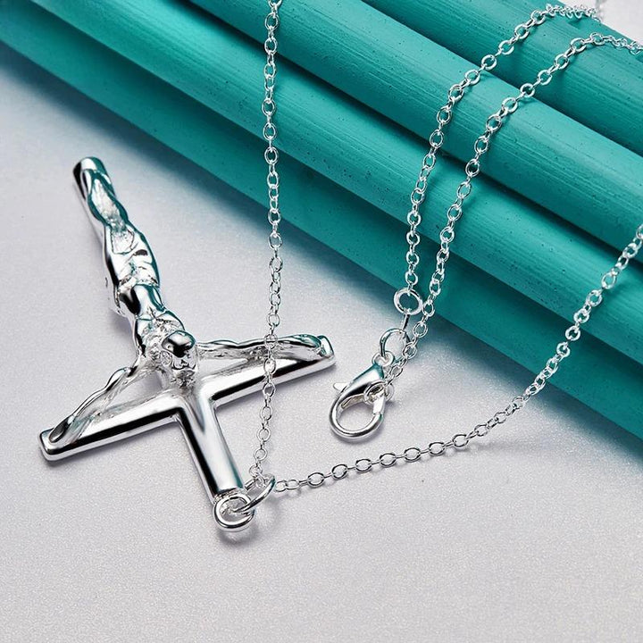 Colar Crucifixo Feminino em Prata